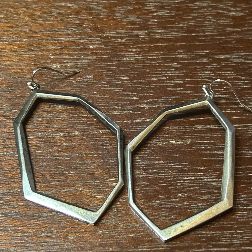Kendra Scott • Lindsey Hoop Earrings • Rhodium Tone French Wire - Picture 4 of 4